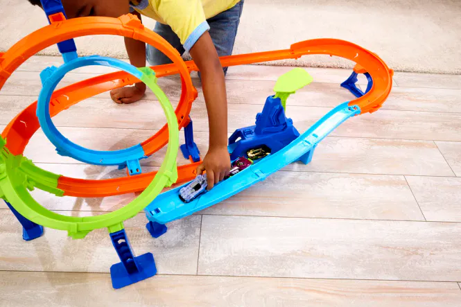 Hovedbilde Hot Wheels bilbane med dobbel loop