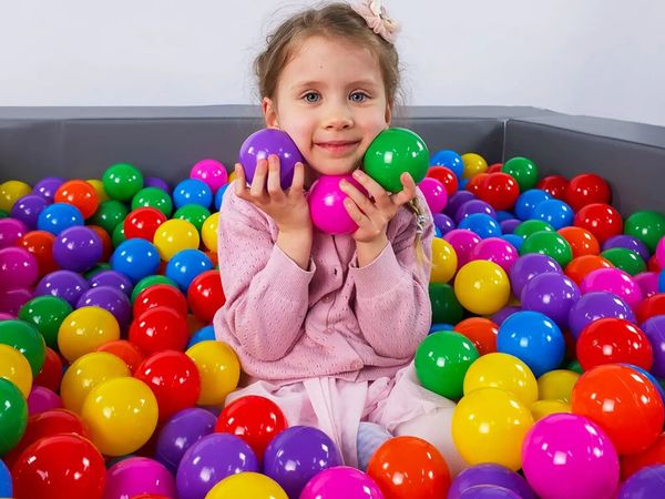 Firkantet ballbasseng med baller – 200 x 200 cm, høyde 60 cm